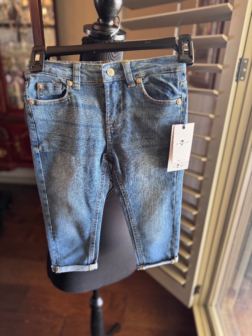 7 For All Mankind Girls Josefina Skinny Boyfriend Denim Shorts Size 4 NWT